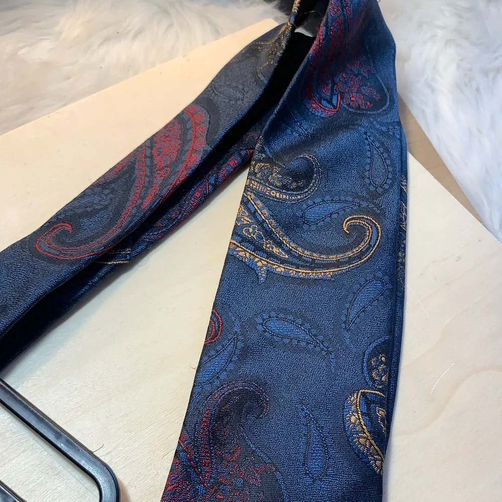 Oscar De La Renta Mens Tie Navy Paisley Print EUC